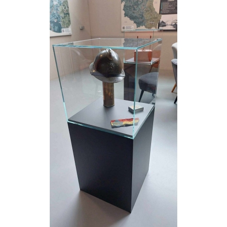 Combinación peana + urna + illuminación LED