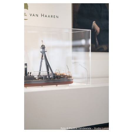 Urna vitrina de metacrilato