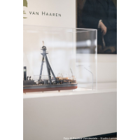 Urna vitrina de metacrilato